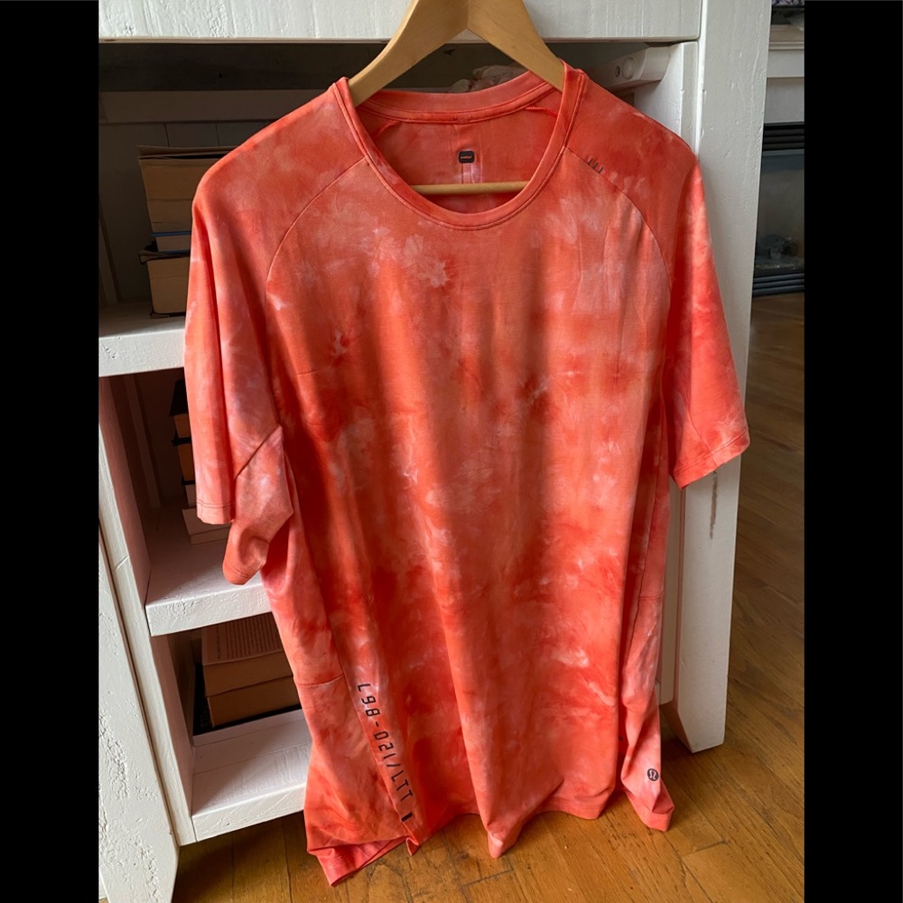 LULULEMON MEN’S T SHIRT! Large! NEW WITHOUT TAGS!